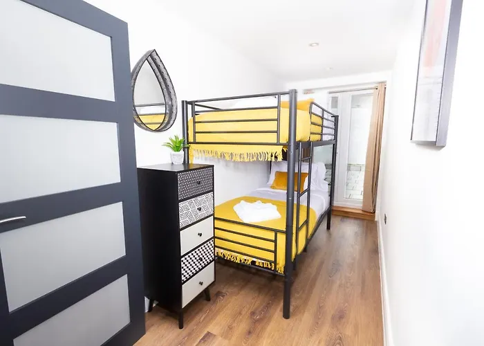 Luxury Pad Centrally Located Near Brighton Station