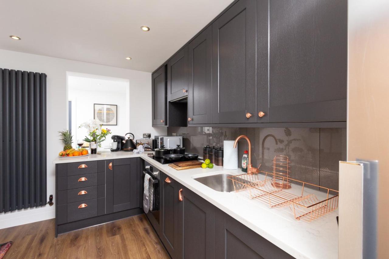 Apartment Luxury Pad Centrally Located Near Station *
