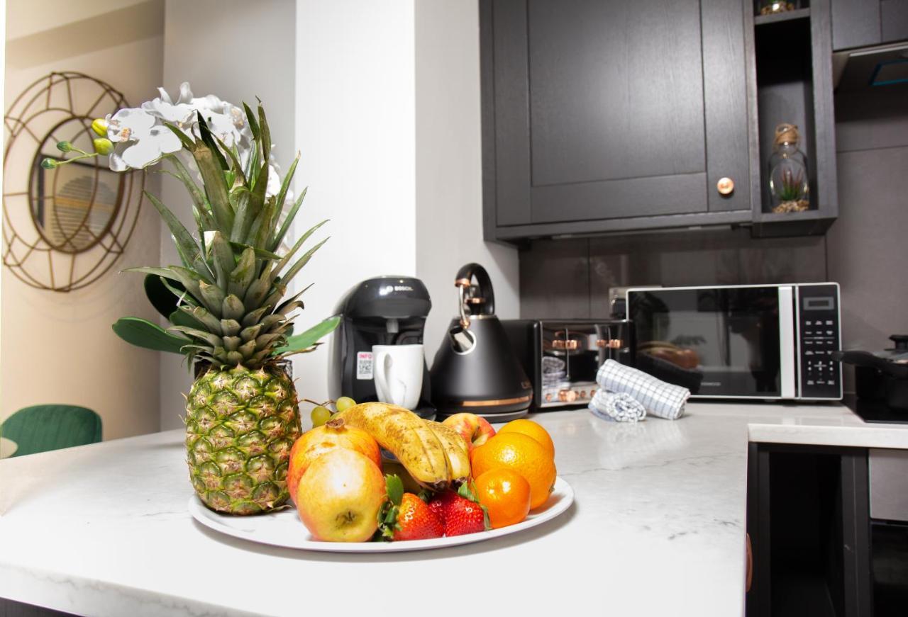 Luxury Pad Centrally Located Near Station Apartment *