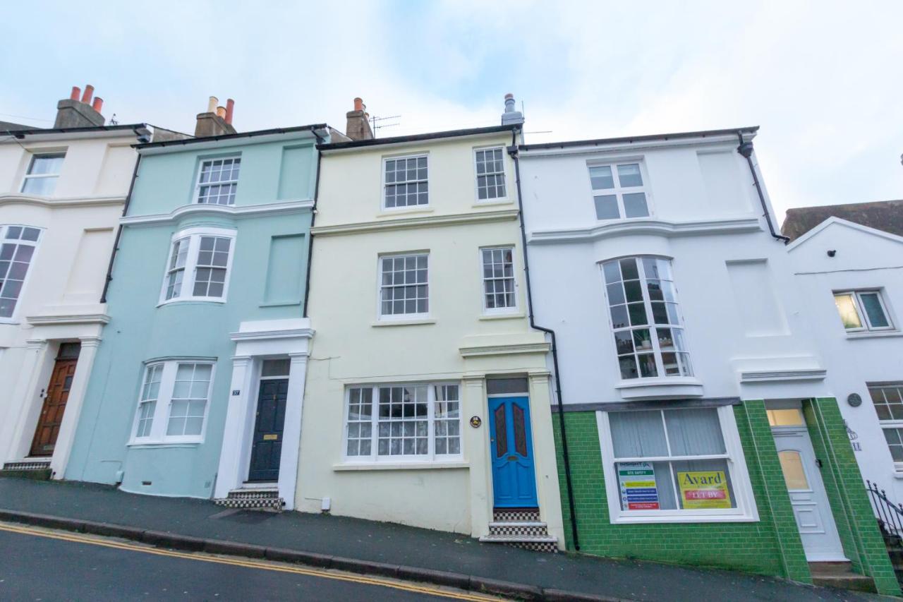 Apartment Luxury Pad Centrally Located Near Station