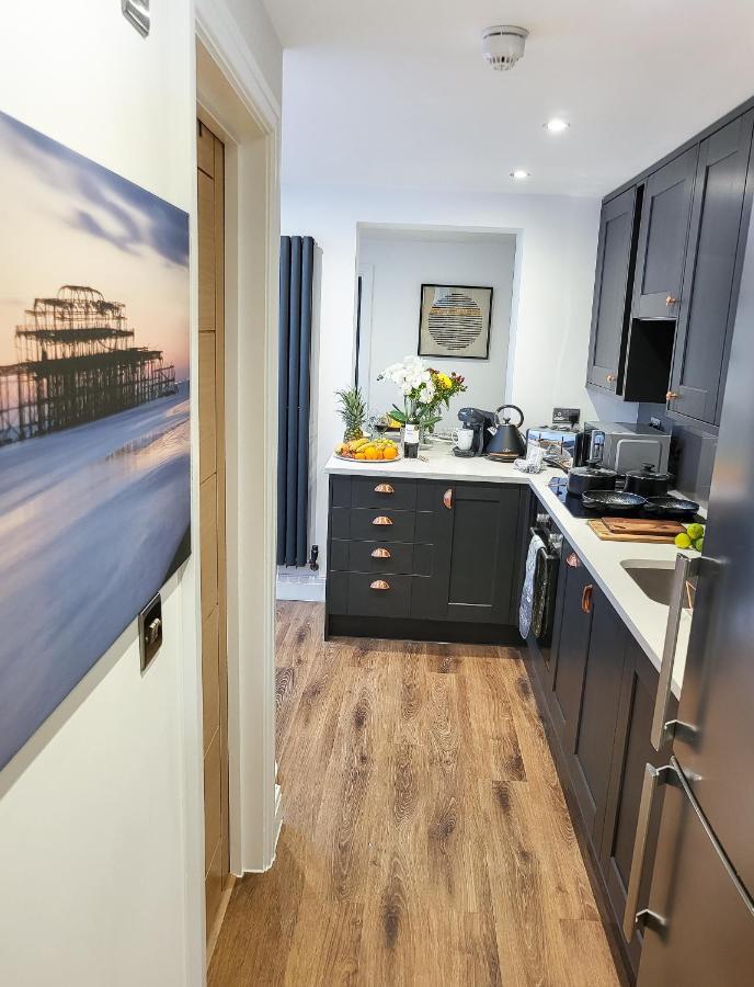 Luxury Pad Centrally Located Near Station