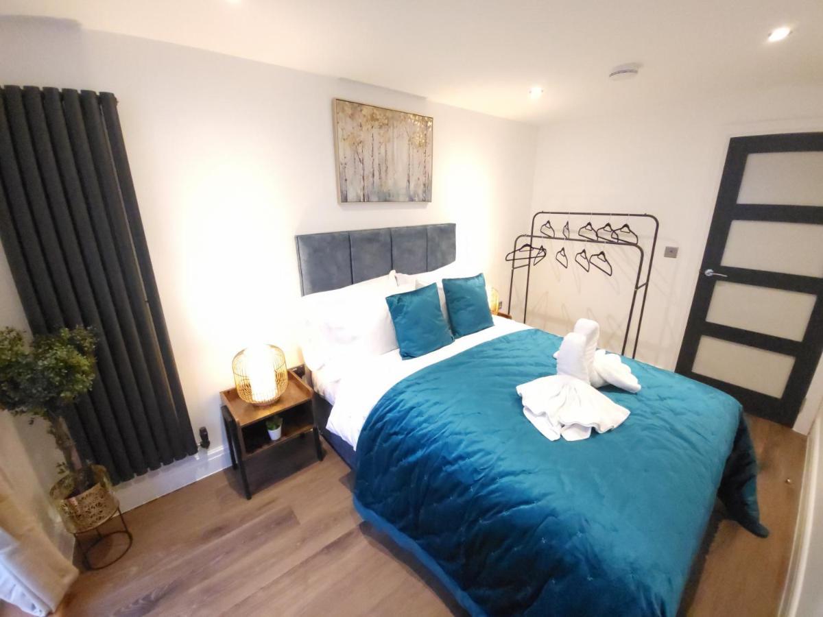 Luxury Pad Centrally Located Near Station *