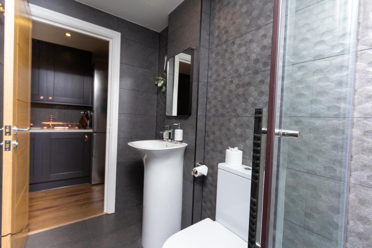 Apartment Luxury Pad Centrally Located Near Station *