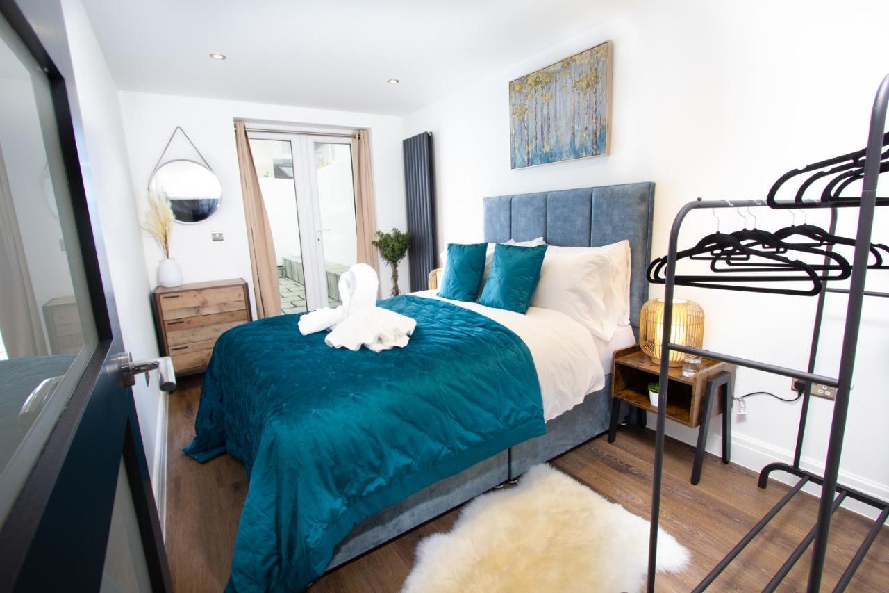 Luxury Pad Centrally Located Near Station *