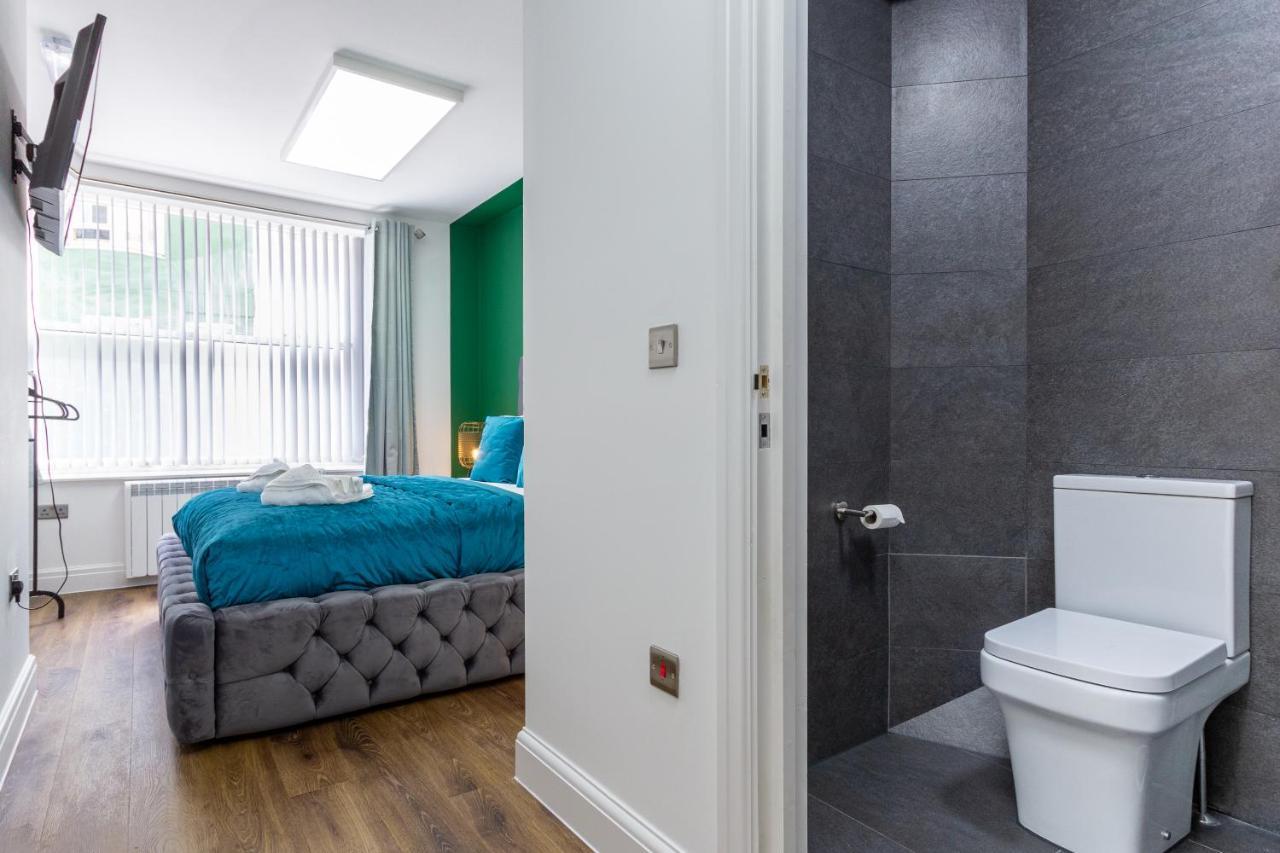 Luxury Pad Centrally Located Near Station Apartment *