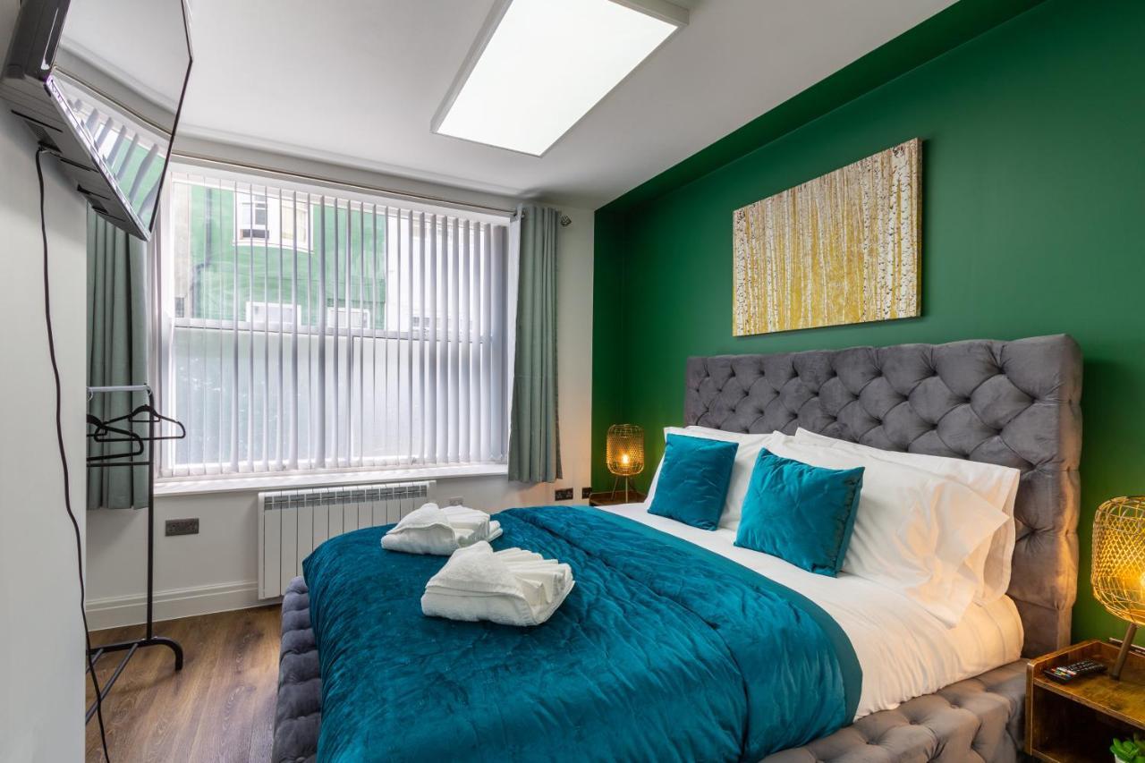 Apartment Luxury Pad Centrally Located Near Station *
