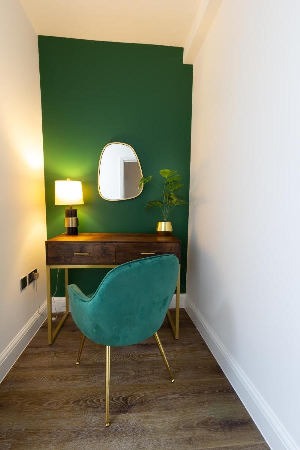 Luxury Pad Centrally Located Near Station Brighton