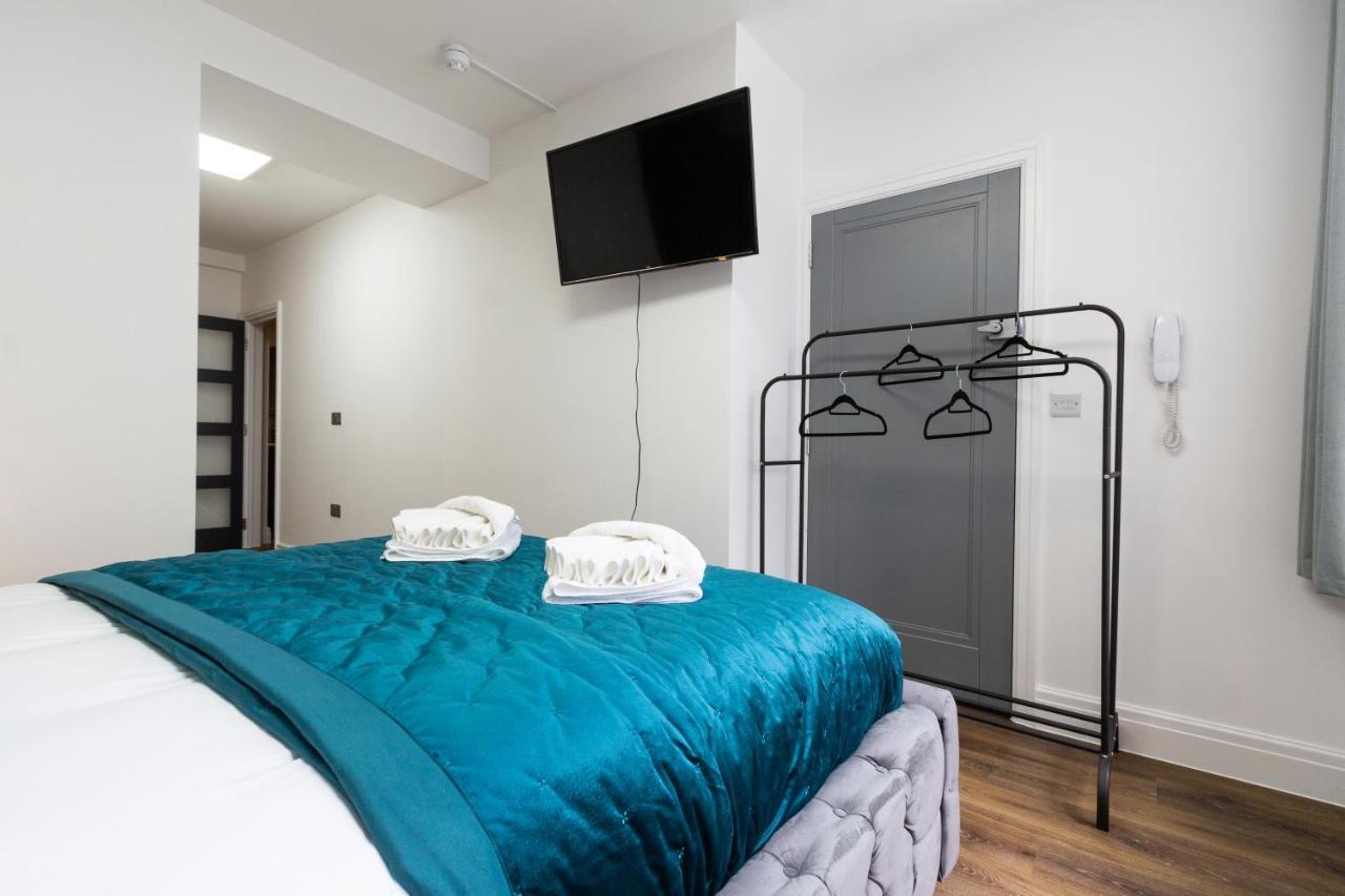 Luxury Pad Centrally Located Near Station Apartment *