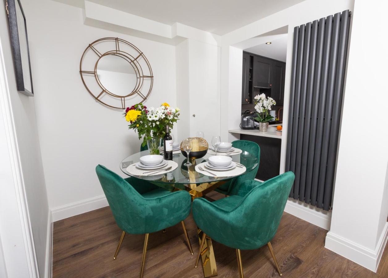 Luxury Pad Centrally Located Near Station *